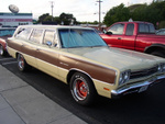 Peter Liu's 1969 Satilite wagon. Hey that thing got a Hemi???